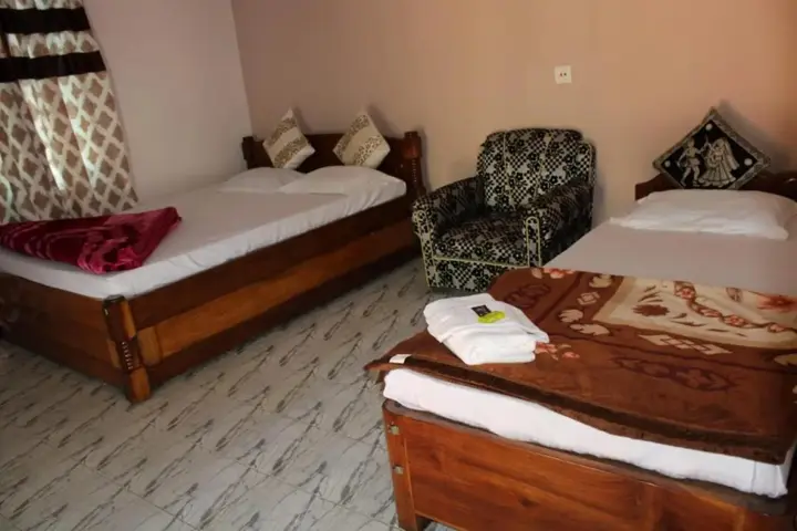 Кохора: Sarmah Lodge