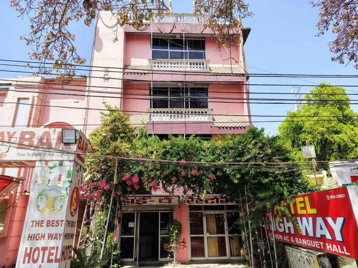 Крепость Jhansi: Hotel High Way