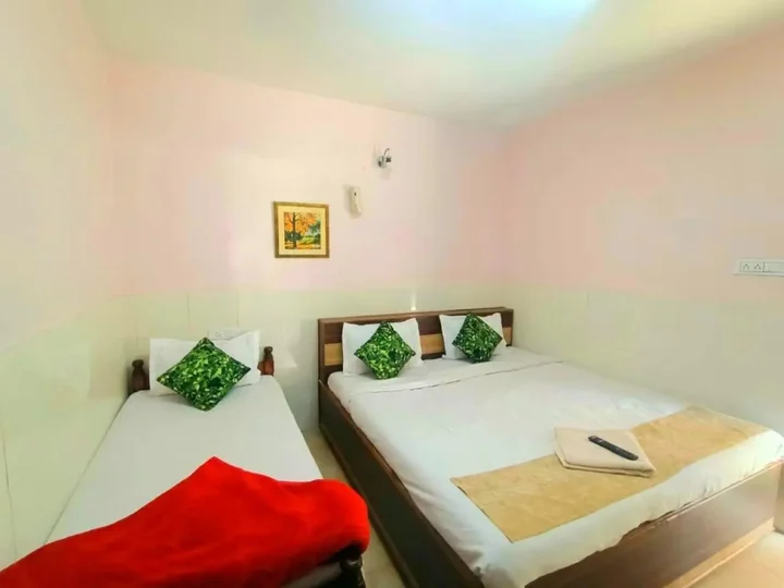 Ути: Hays SK Residency