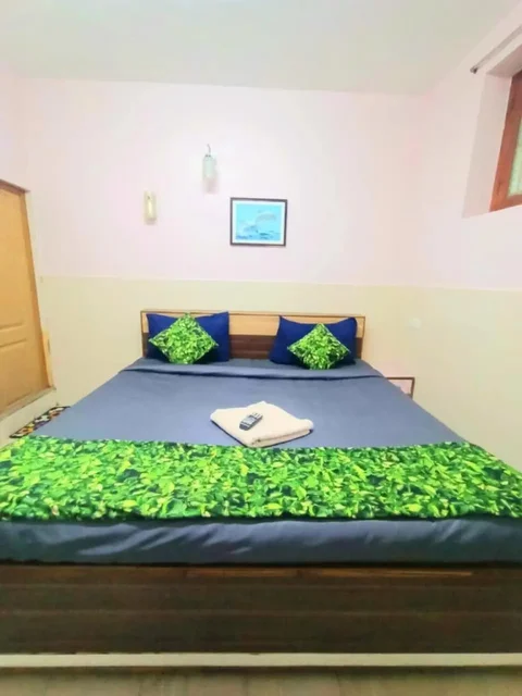 Ути: Hays SK Residency