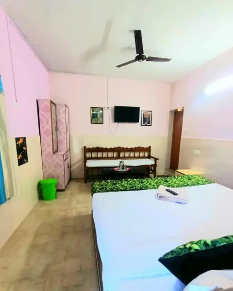 Ути: Hays SK Residency