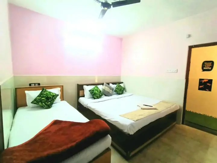 Ути: Hays SK Residency