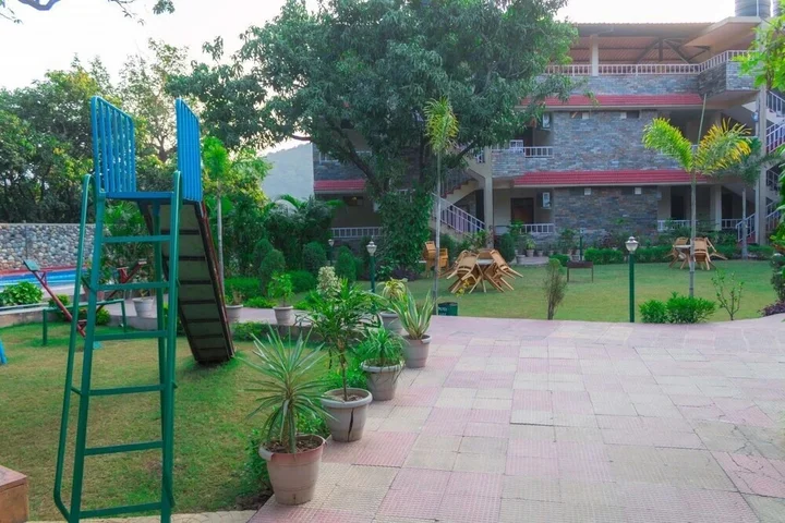 Наинитал: The Dukes Den Resort