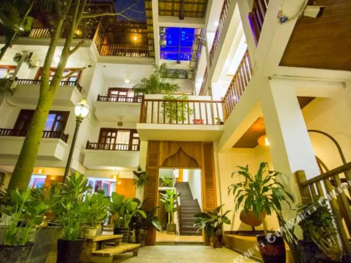 Цзинхун: Zongjin Inn