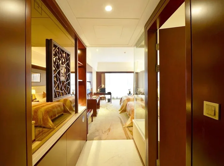 Лупаньшуй: Dizhonghai Hotel