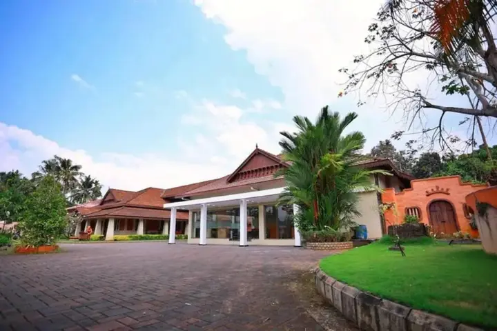 Атирапалли: Eastend Clayhouse Chalakudy