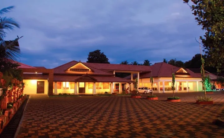 Атирапалли: Eastend Clayhouse Chalakudy