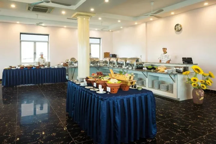 Ксом Дуа: Giang Son Hotel