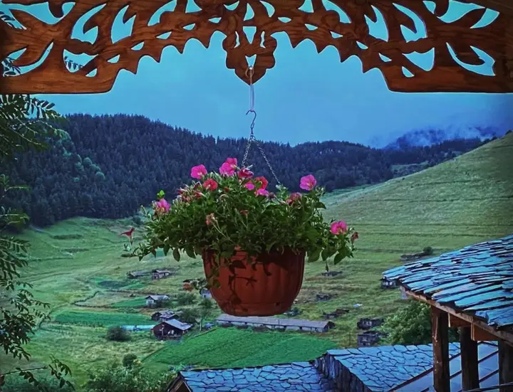 Омало: Guest House Shenako Veranda