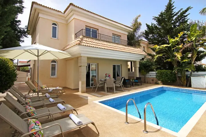 Паралимни: Villa Alyson