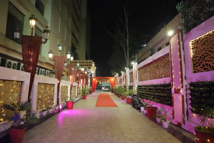 Газиабад: Banana Tree Hotel & Banquets