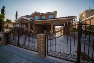 Кити: Panais Villa