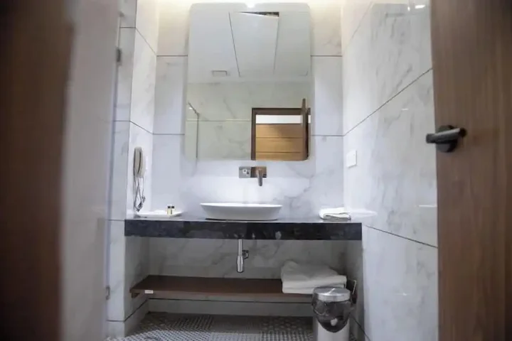 Нью-Дели: The Retreat Resort
