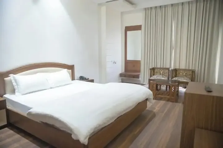 Нью-Дели: The Retreat Resort