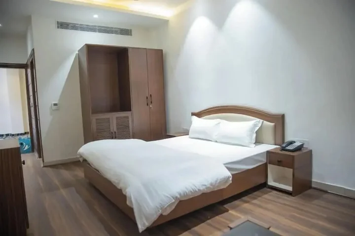 Нью-Дели: The Retreat Resort