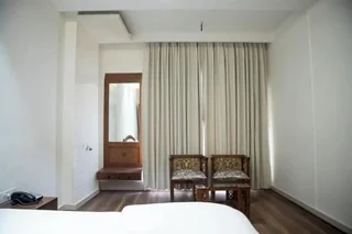 Нью-Дели: The Retreat Resort