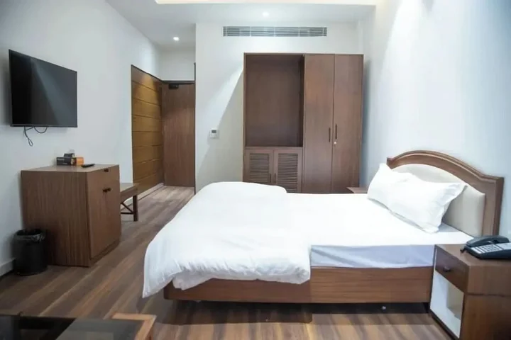 Нью-Дели: The Retreat Resort