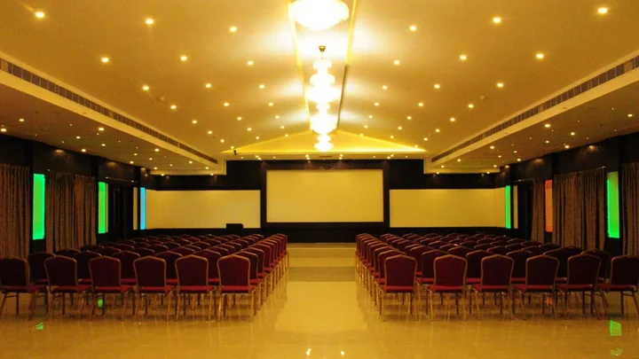 Тирупати: Vihas Hotels