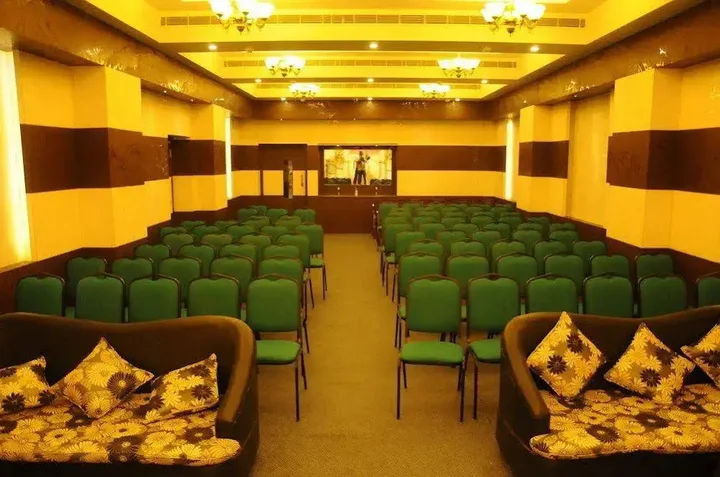 Тирупати: Vihas Hotels