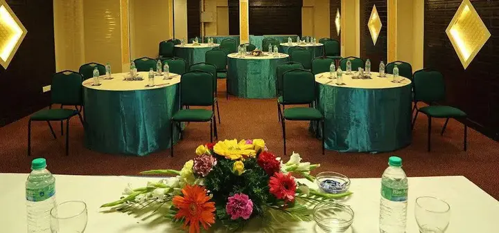 Тирупати: Vihas Hotels
