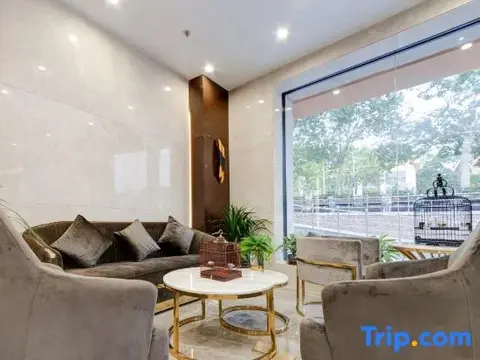 Циньхуандао: Tang Bai Hai Jing hotel (tiger stone shop, Beidaihe)