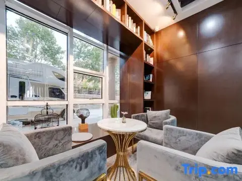Циньхуандао: Tang Bai Hai Jing hotel (tiger stone shop, Beidaihe)