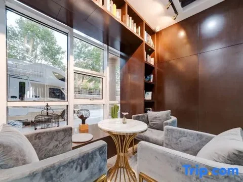 Циньхуандао: Tang Bai Hai Jing hotel (tiger stone shop, Beidaihe)