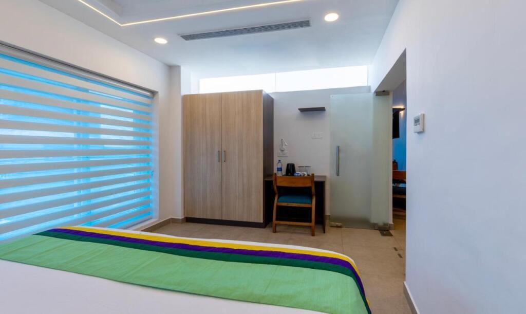 Аллеппи: Thejas Houseboat Premium Three