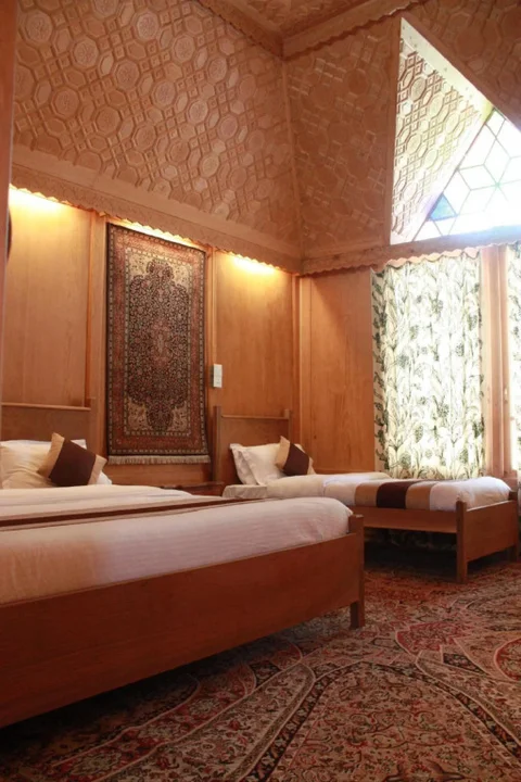 Шринагар: Zaffer Houseboats