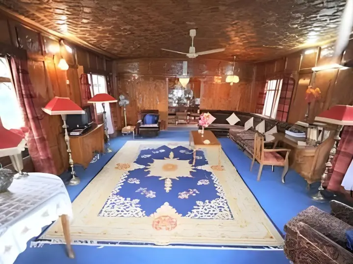 Шринагар: Zaffer Houseboats
