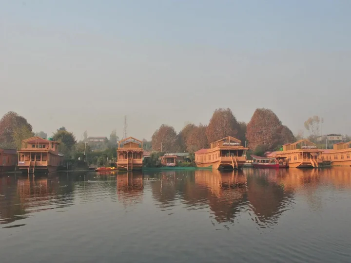Шринагар: Zaffer Houseboats