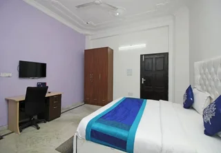 Большая Нойда: Absin Hospitality 2 by OYO Rooms