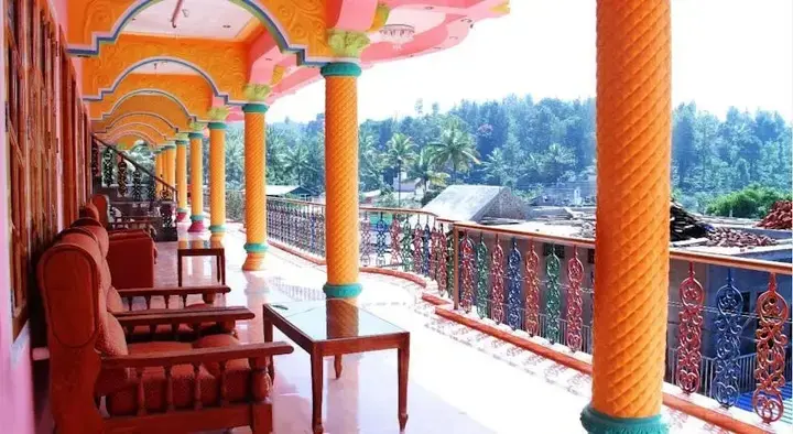 Кумили: Colors Inn