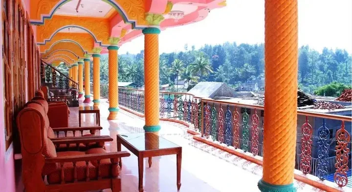 Кумили: Colors Inn