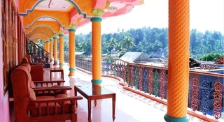 Кумили: Colors Inn