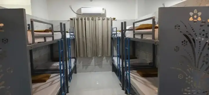 Майсур: V R S Deluxe Dormitory