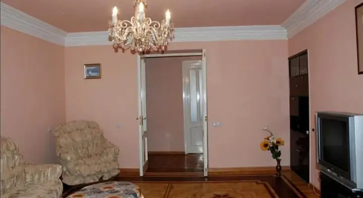 Ереван: Apartment on Isahakyan Street