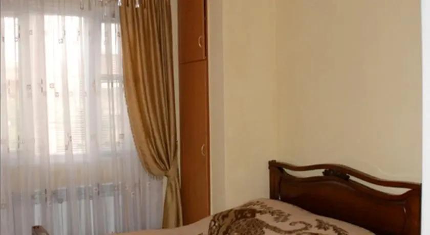 Ереван: Apartment on Isahakyan Street