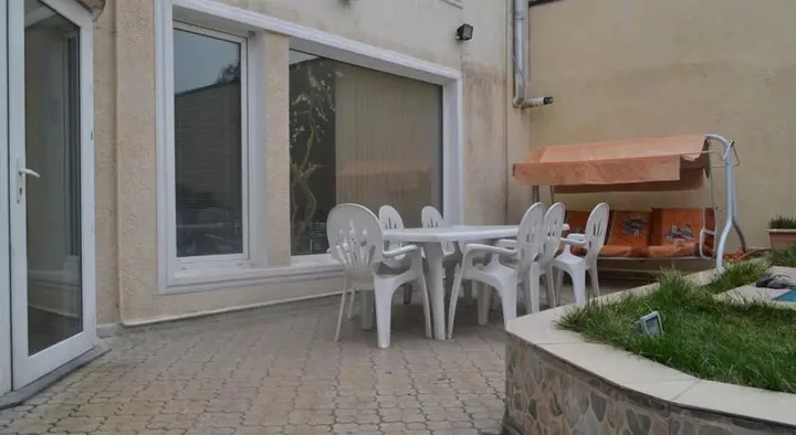 Ереван: American University Villa