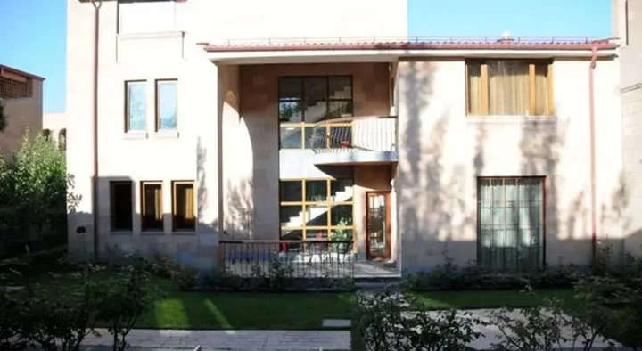 Ереван: Villa Hyusisayin Charagayt
