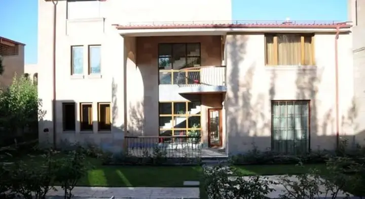 Ереван: Villa Hyusisayin Charagayt