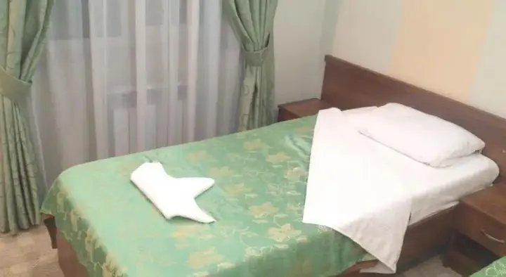 Ташкент: Park Hotel & Baht