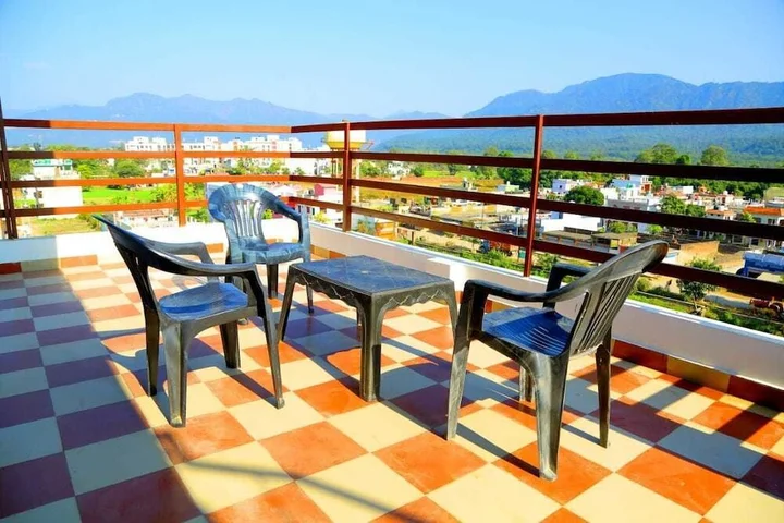 Ришикеш: Fully Equipped Apartment with Hill View