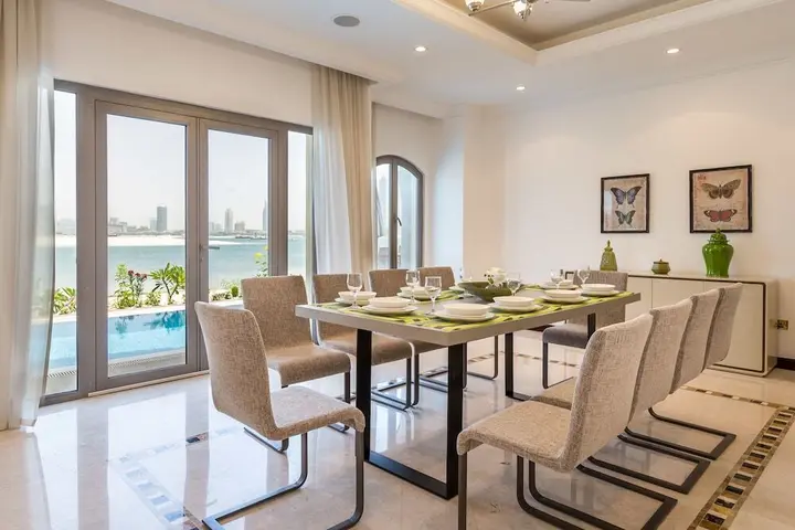 Дубай: Canal Cove Villa by Deluxe Holiday Homes