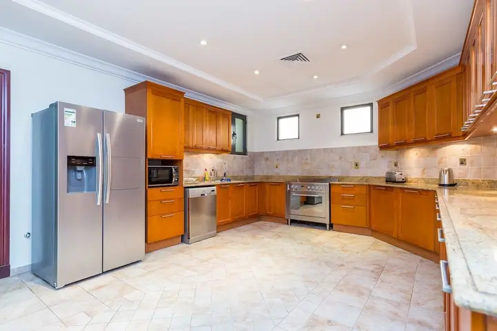 Дубай: Canal Cove Villa by Deluxe Holiday Homes