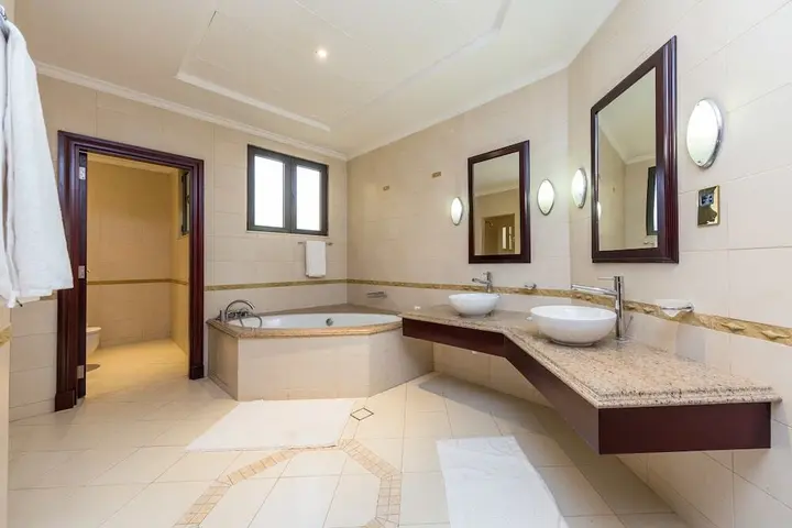Дубай: Canal Cove Villa by Deluxe Holiday Homes