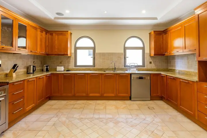 Дубай: Canal Cove Villa by Deluxe Holiday Homes