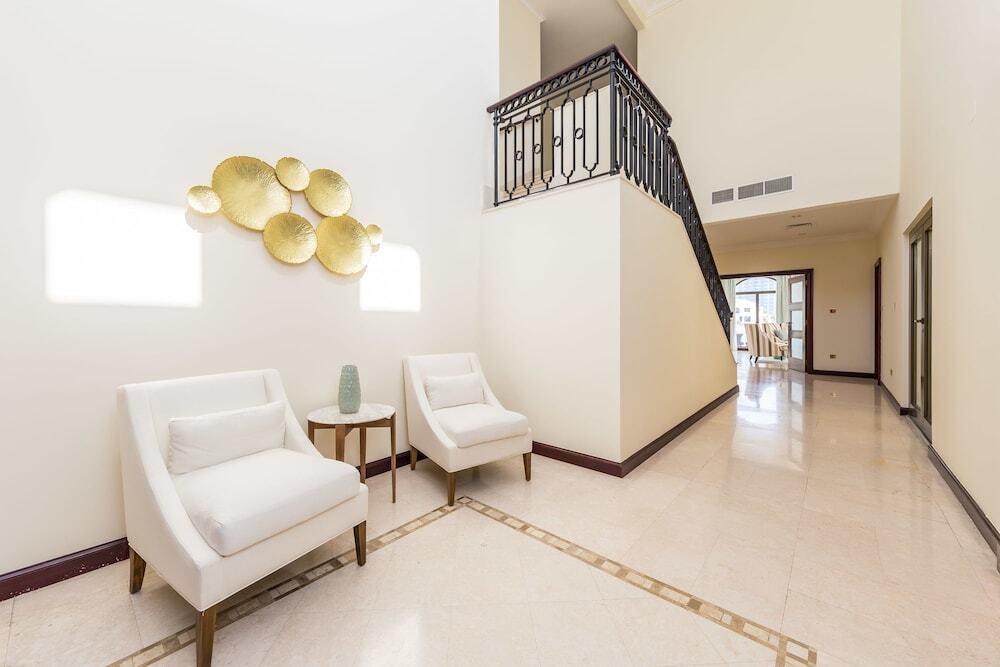 Дубай: Canal Cove Villa by Deluxe Holiday Homes