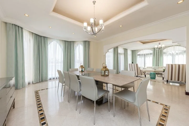 Дубай: Canal Cove Villa by Deluxe Holiday Homes