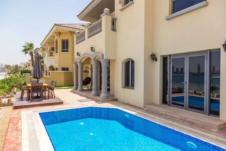 Дубай: Canal Cove Villa by Deluxe Holiday Homes